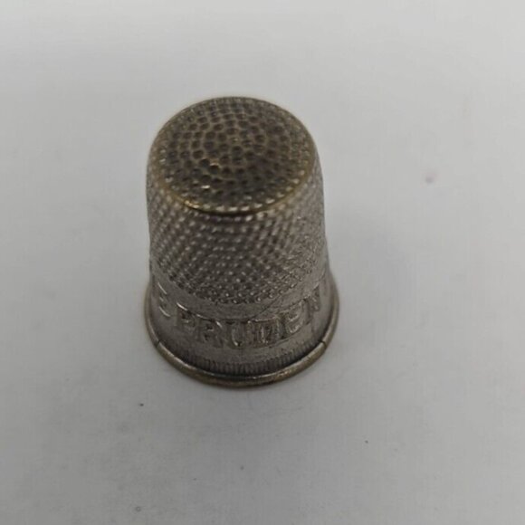 4pc Lot Vintage Prudential & Nimble Sewing Thimbles Olive Treen Wood Needle Case - Picture 5 of 5